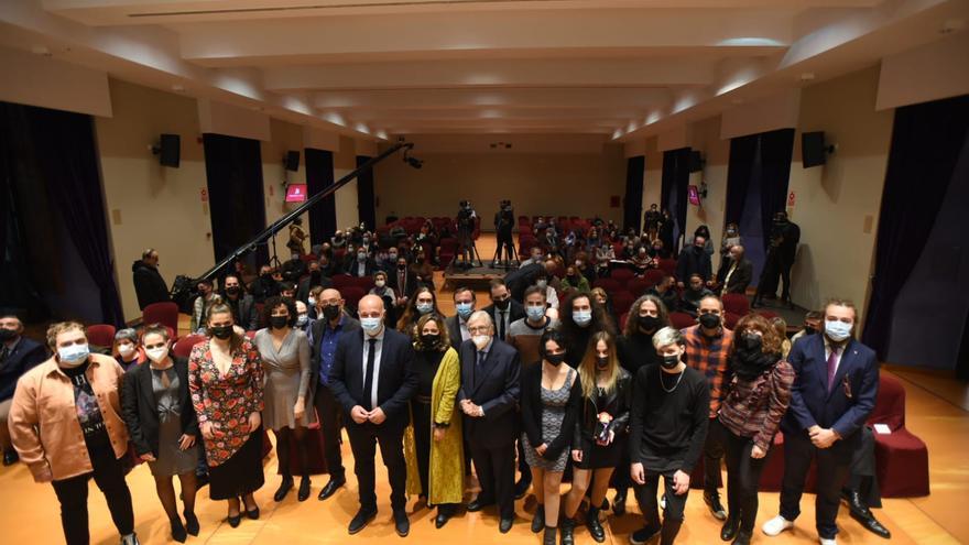 La Diputación hace entrega de sus premios literarios