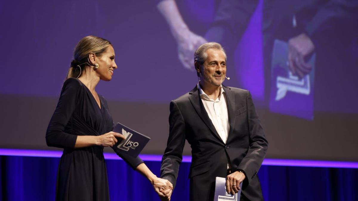 Silvia Tomás y Ximo Rovira fueron los encargados de conducir la gala de los Premios Levante-EMV.