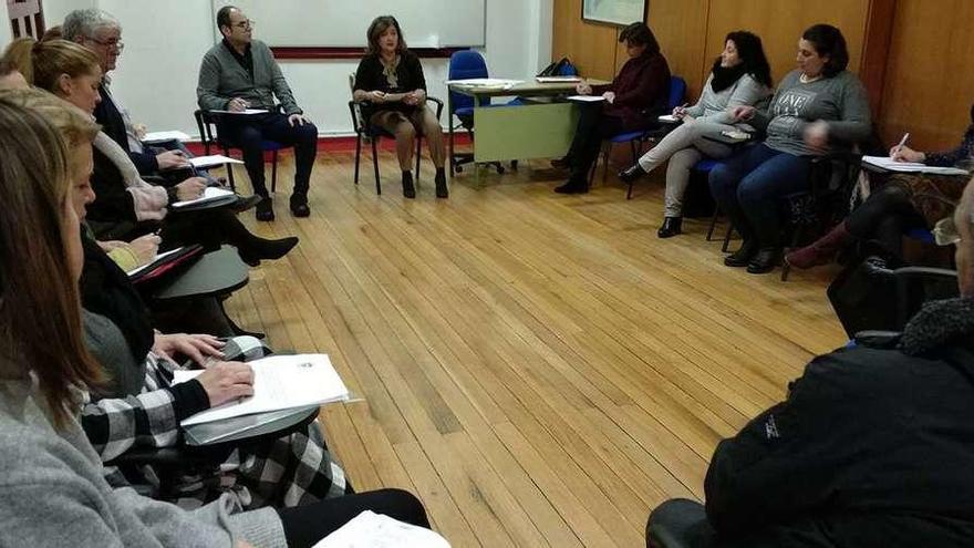 Reunión del Consello Escolar, ayer, en el edificio de Servizos Múltiples de O Burgo.