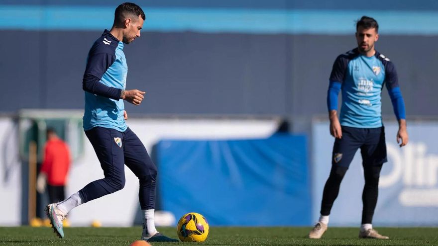 Manu Molina reaparece y apura para el Málaga CF-Racing de Ferrol