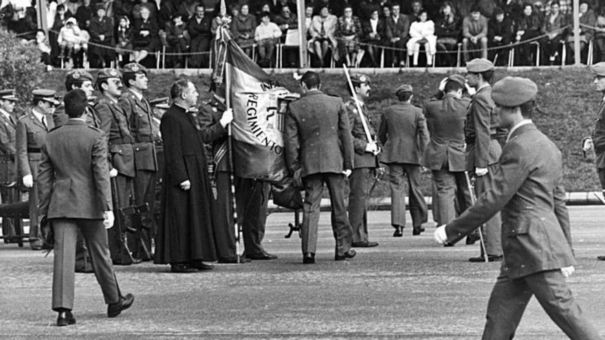 Jura de bandera en el «Cabo Noval» en 1989. | LNE