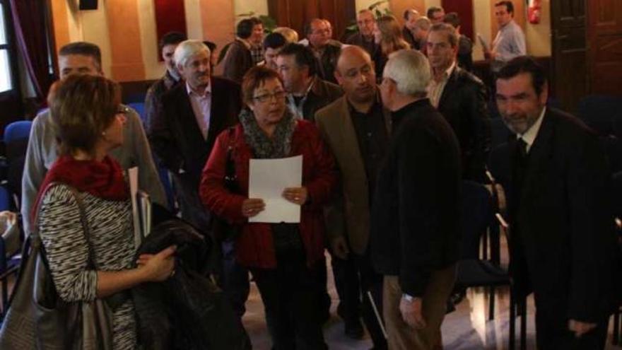 Los alcaldes se reunieron ayer en el Salón de Plenos de Alcoy.