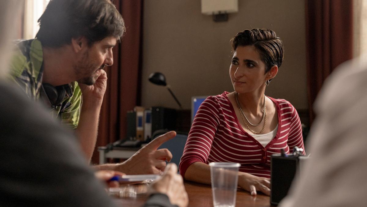 Carlos Marques-Marcet y Alba Flores, en el rodaje de la serie de Movistar Plus 'Veredicto'