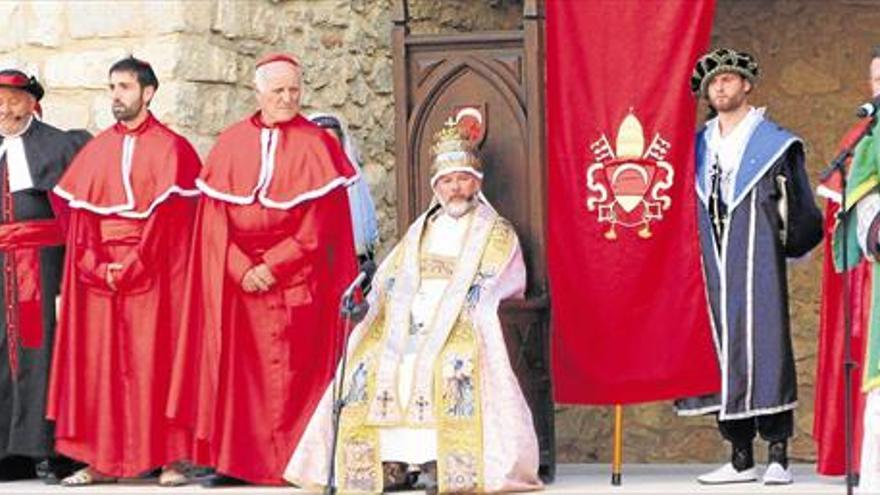 El Papa Luna renace en Peñíscola con el acto de recreación histórica