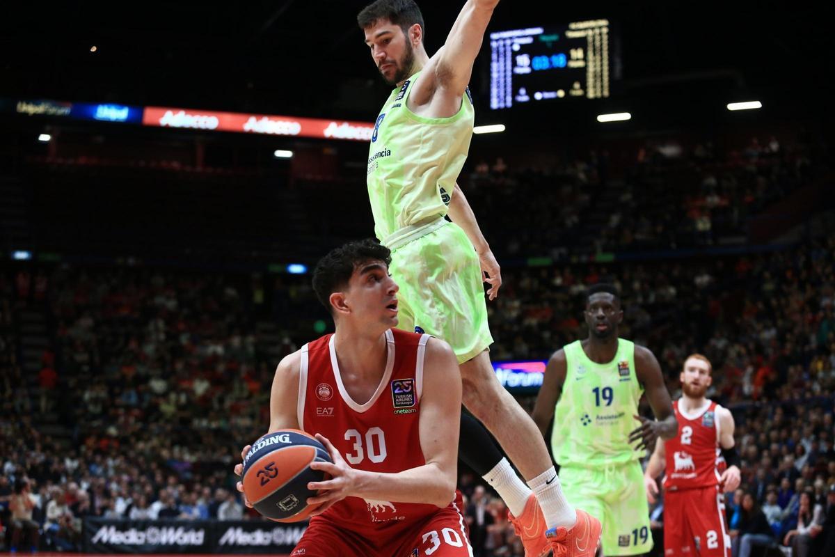 Brizuela, uno de los grandes protagonistas en ataque también se multiplicó en defensa