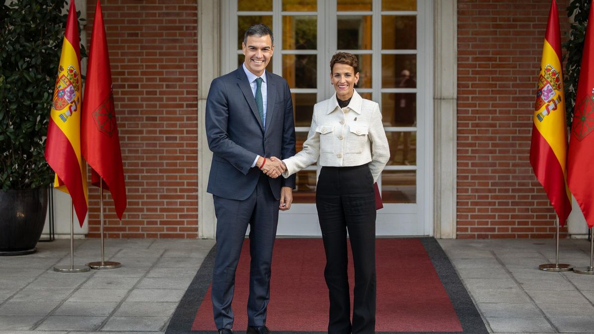 El presidente del Gobierno, Pedro Sánchez, recibe a la presidenta de Navarra, María Chivite, este jueves en Moncloa.