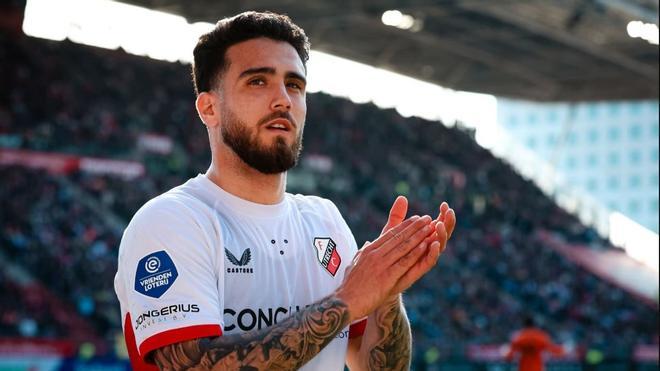Alarcón se tatúa su compromiso con el Utrecht, mientras el Barça espera
