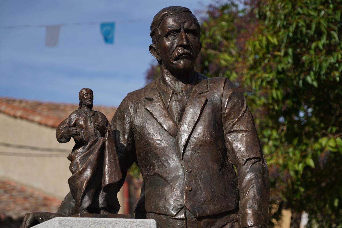 Una estatua de bronce, el recuerdo indeleble de Coreses a Ramón Álvarez