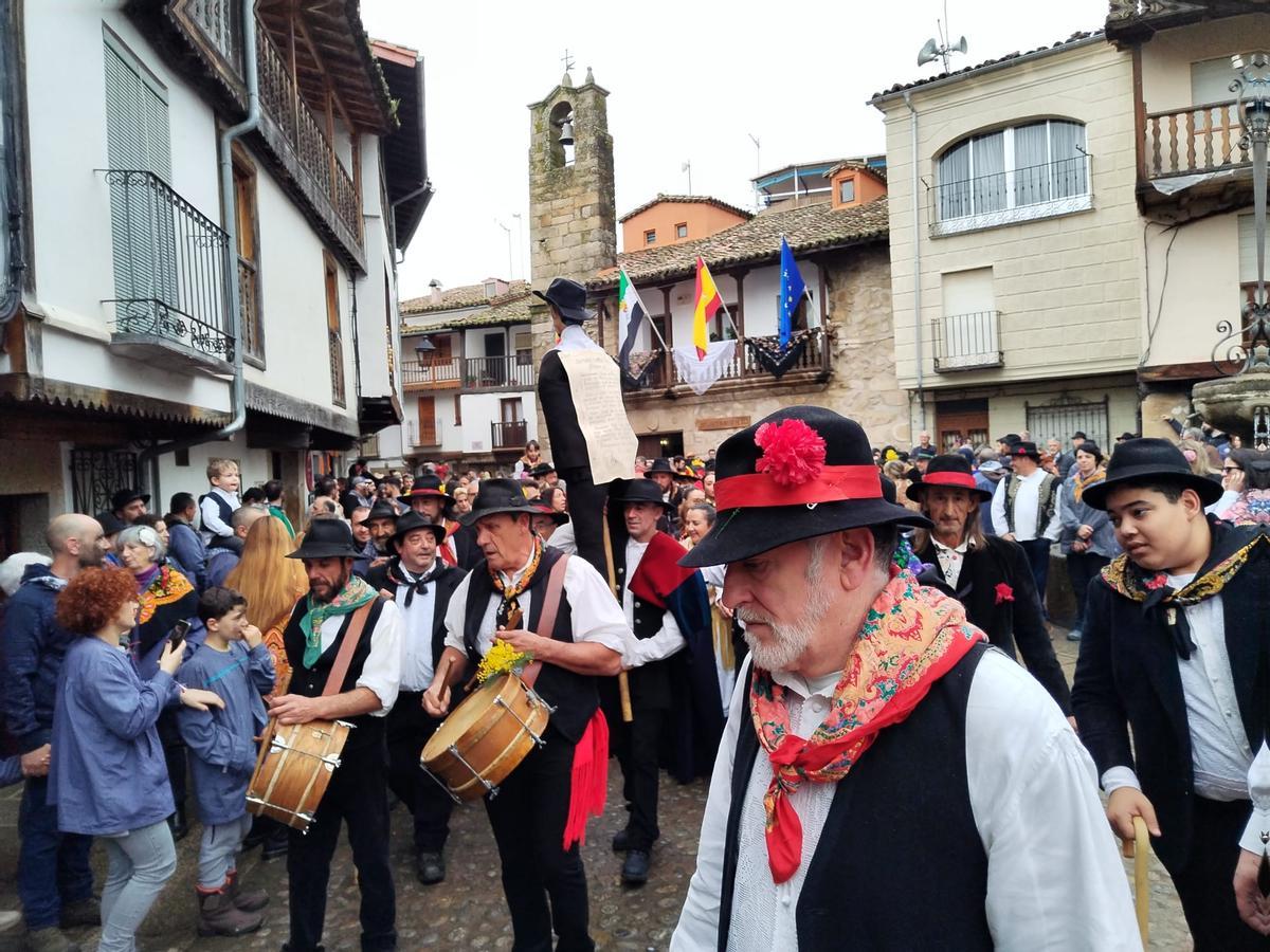 Galería | La misteriosa tradición del Pero Palo llena Villanueva de la Vera