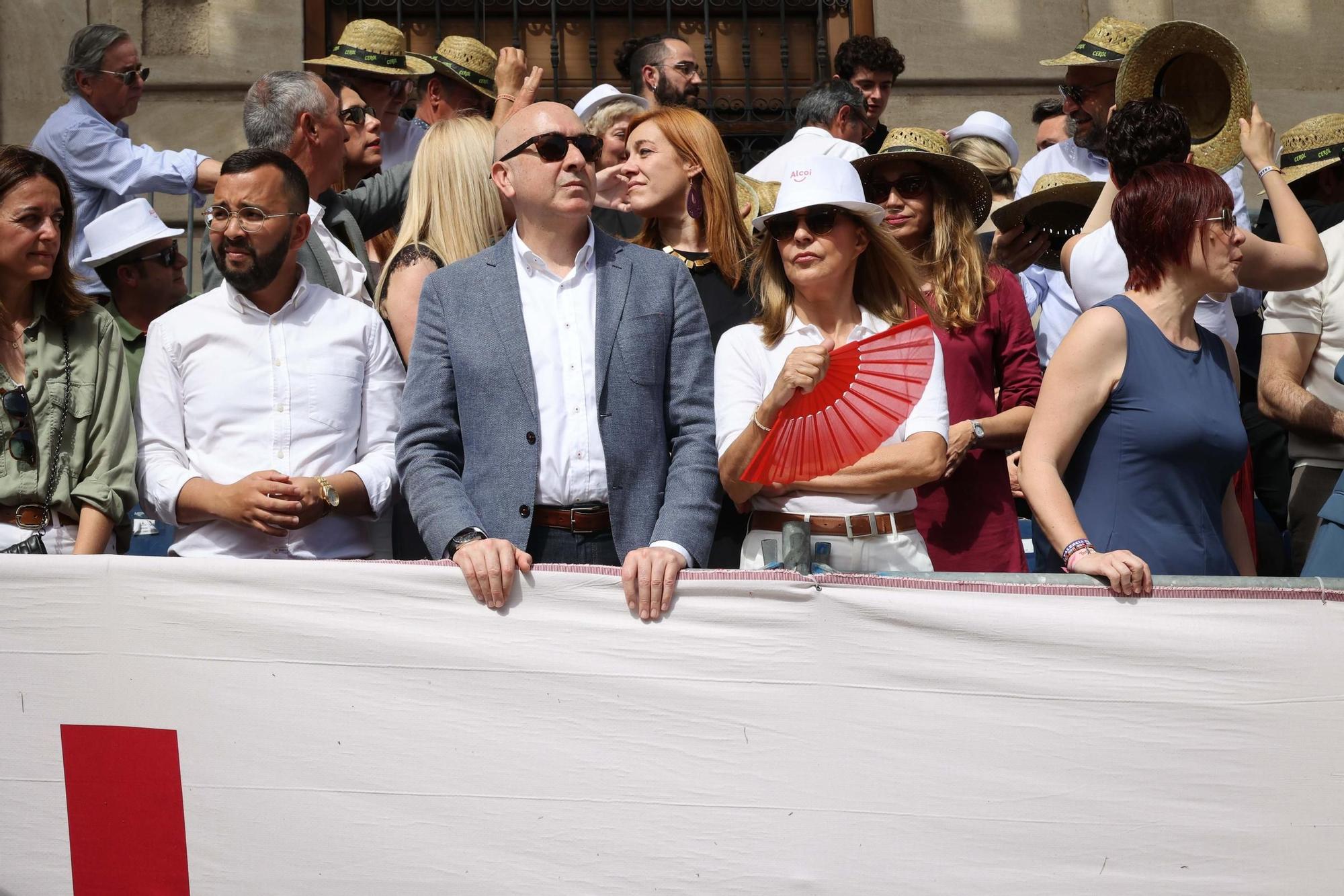 Alcoy se entrega al espectáculo de las tropas cristianas