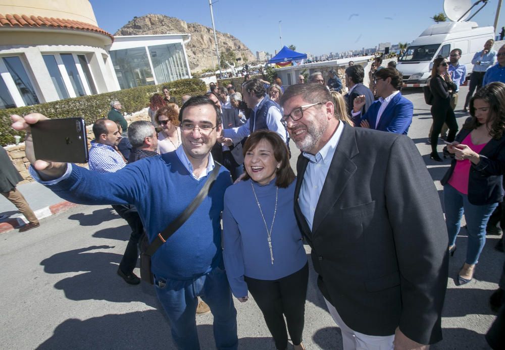 Casado propone en Alicante que todas las oposiciones se desarrollen en castellano.