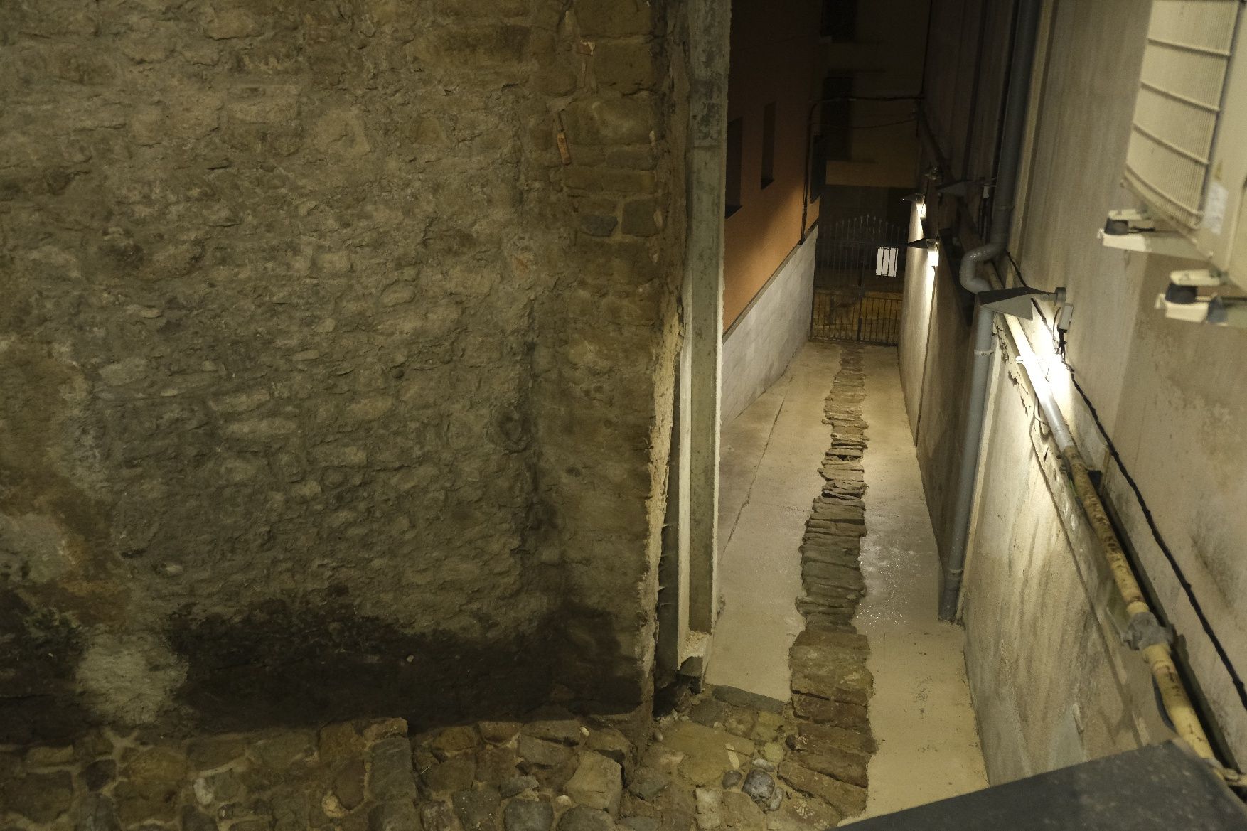 Les obres al carrer del Balç permeten descobrir un nou vial medieval