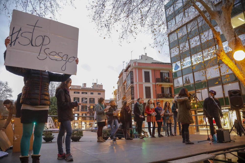 Manifestación de la plataforma 11FBalears de mujeres científicas