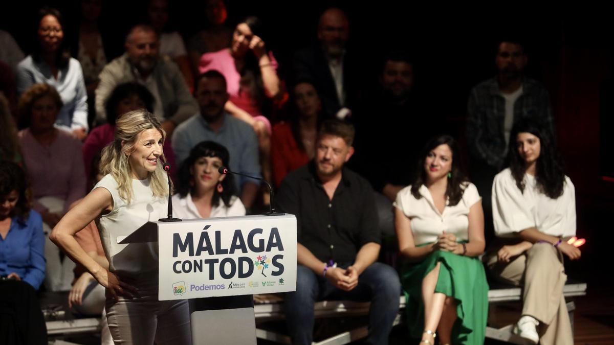 Yolanda Díaz apoya a Toni Morillas en la campaña de las elecciones municipales durante un mitin en Málaga.
