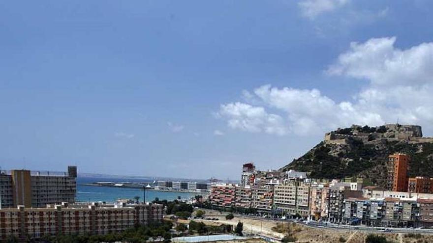 Vista de los terrenos de Sangueta con las viviendas actuales y el Raval Roig