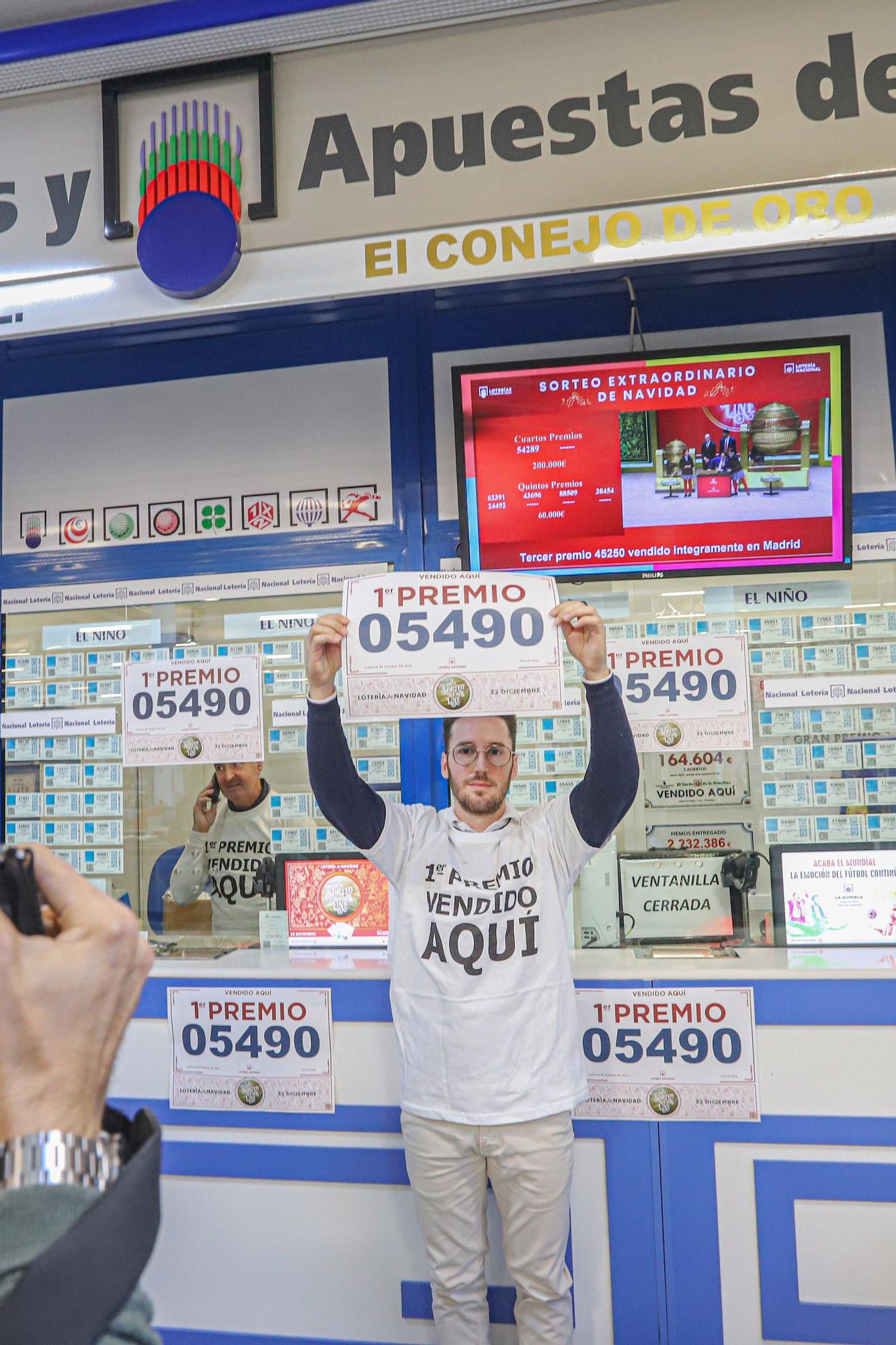 Así celebran en "El conejo de oro" el Gordo en Torrevieja