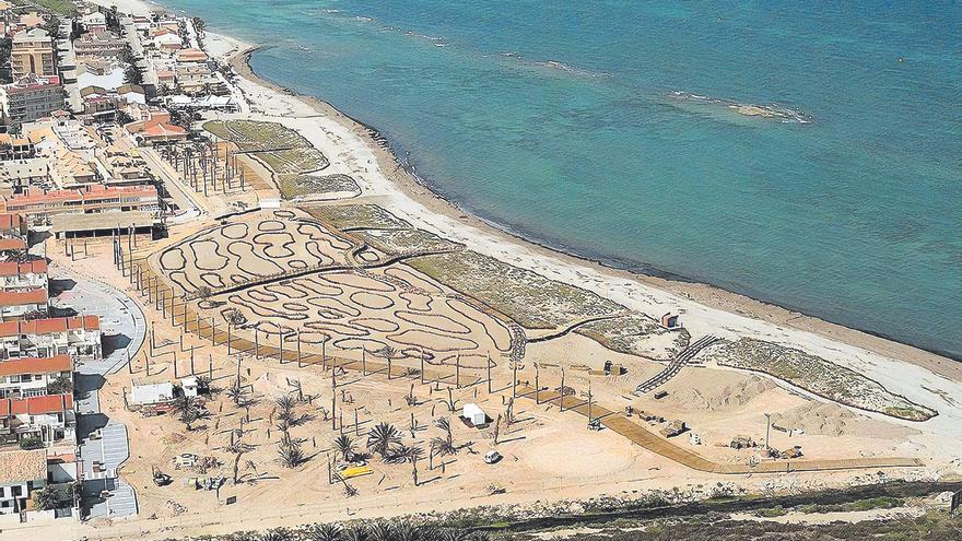 Un espigón en la playa de El Mojón enfrenta a Murcia con Alicante