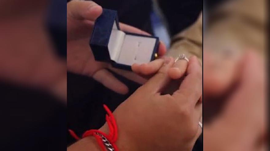 ¡Amor por todo lo alto! La pedida de mano de Jesús a Bianca en un vuelo de Canaryfly