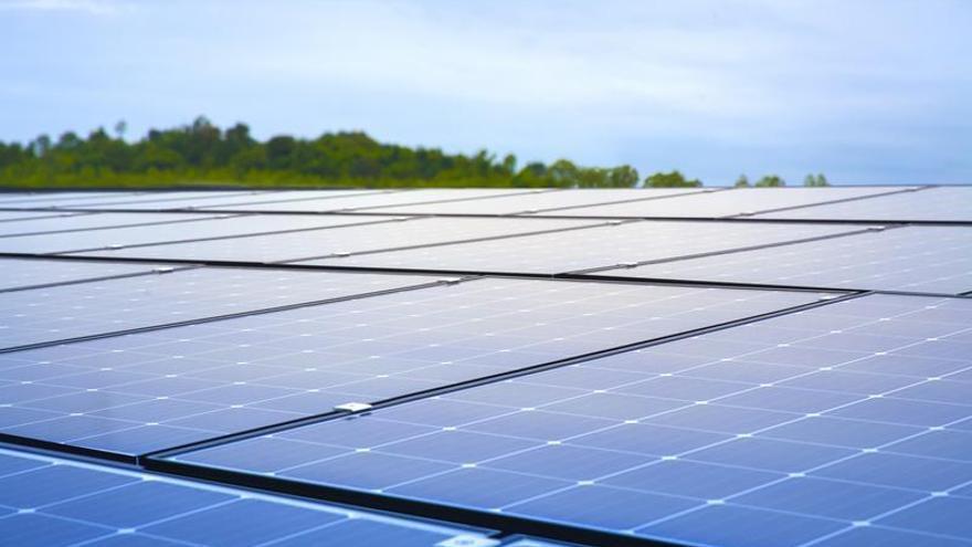 Las placas fotovoltaicas permiten ahorros considerables en la factura eléctrica.