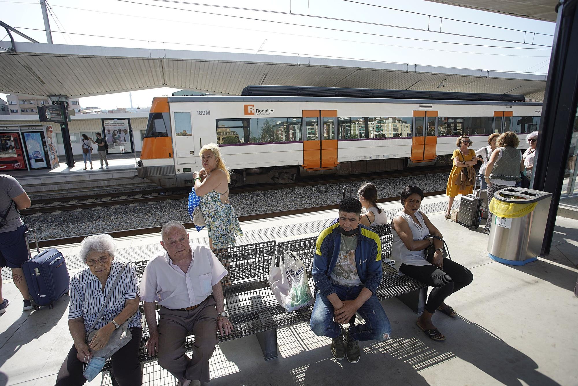 Matí caòtic a les estacions de tren de Girona