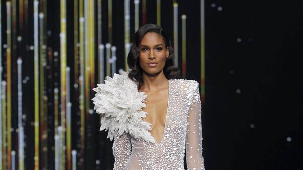 Cindy Bruna abrió el desfile de Atelier Pronovias 2020