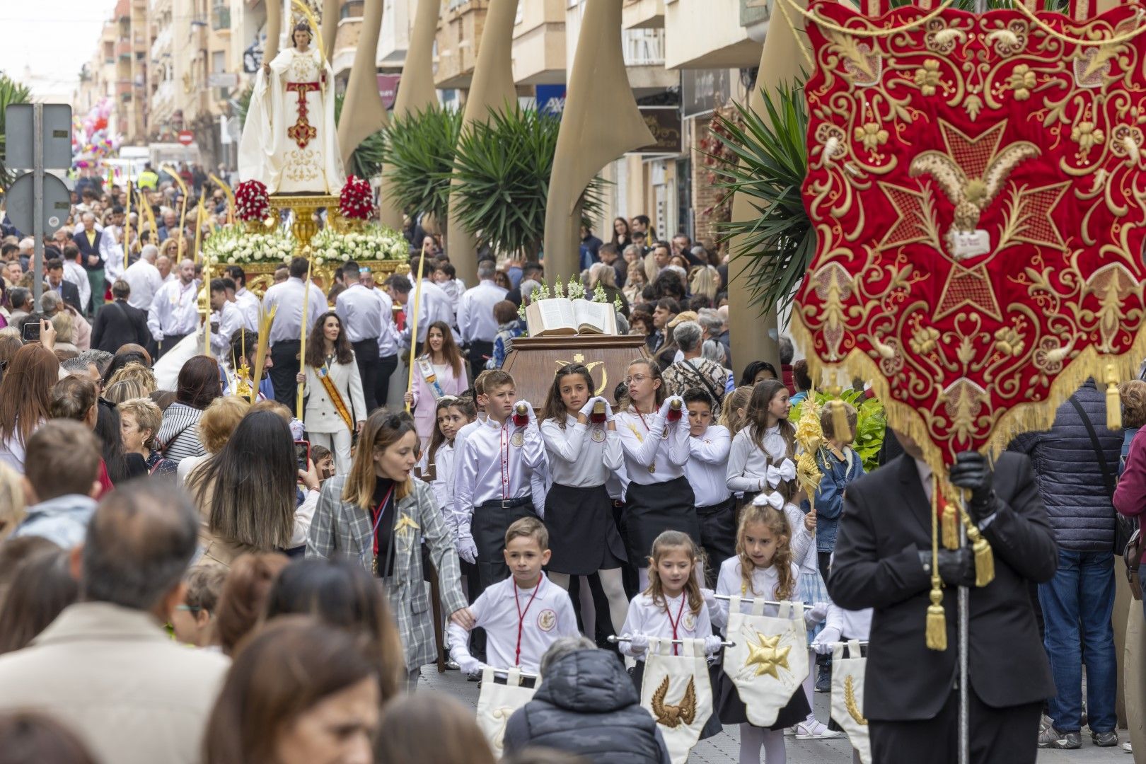 Bendición y procesión de Las Palmas en Torrevieja de Domingo de Ramos en la Semana Santa 2024