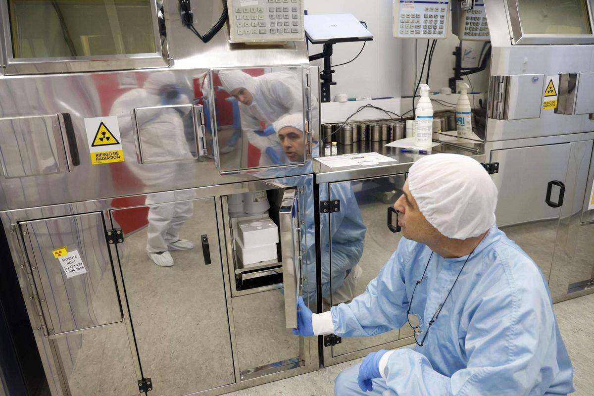 Visita a la Unidad Central de Radiofarmacia de Galicia: la fábrica invisible que sostiene la medicina nuclear gallega