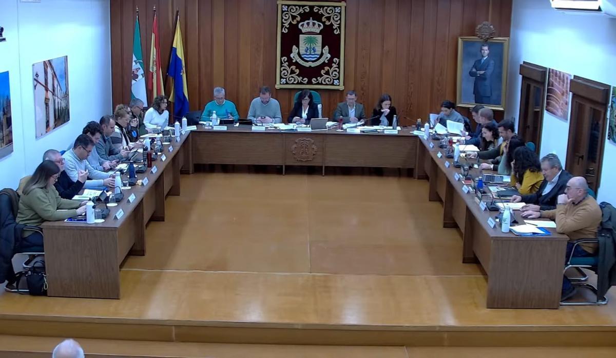 Miembros de la Corporación municipal de Palma del Río durante un pleno.