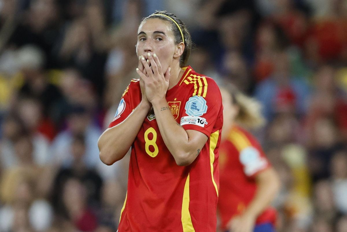 Mariona Caldentey se lamenta de su intervención en el gol de Italia.