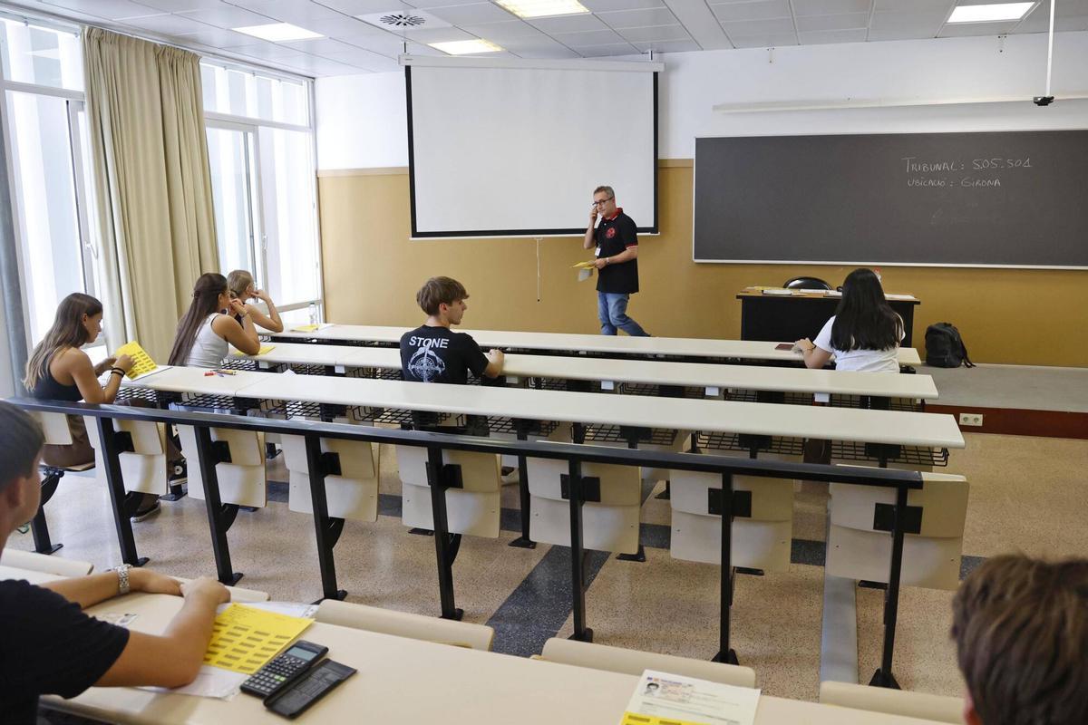 Girona. Facultat Economia UdG. Selectivitat 2026 setembre. Proves PAU.