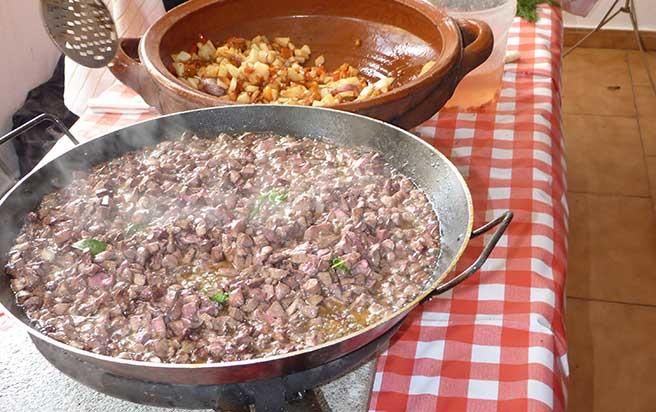 Ses Nines cocinan el mejor frito pascual