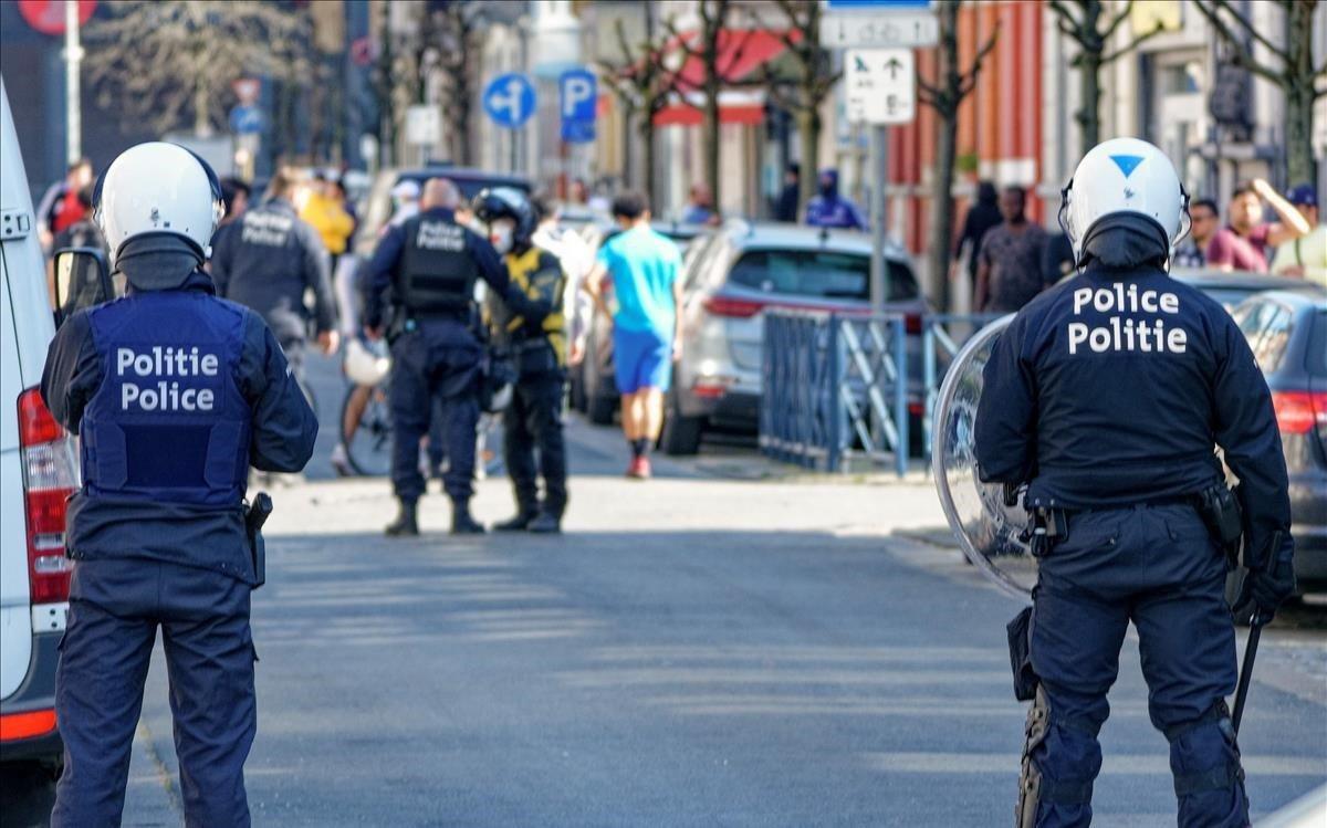 zentauroepp53099610 belgian police offiers wearing protective gears stand at the200412164038