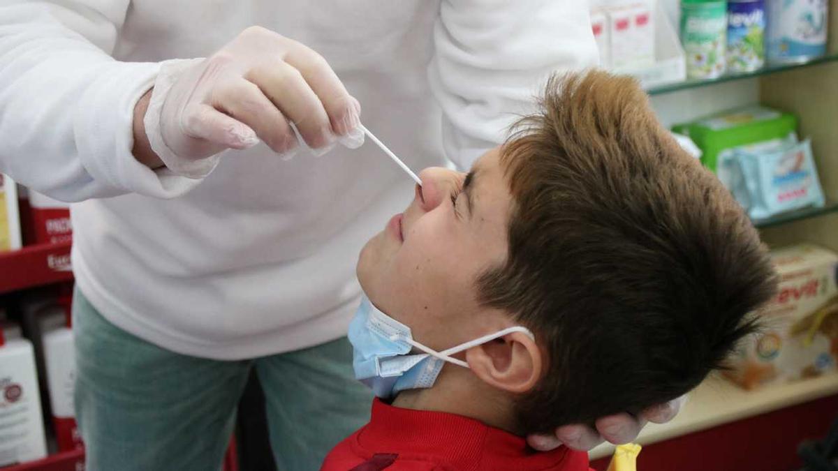 VÍDEO: Salut deixarà de fer tests als escolars quan hi hagi un positiu a l'aula