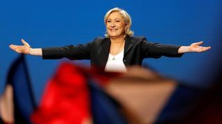 Le Pen culmina su integración en el sistema con el debate electoral