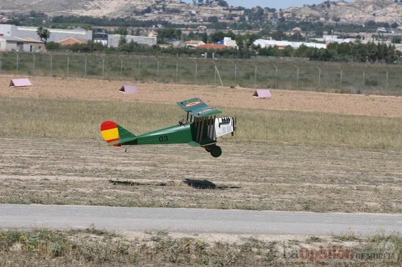 Exhibición de paracaidismo en la Base Aérea de Alcantarilla