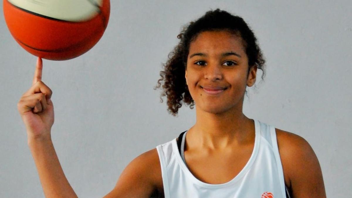 Jenifer Ballester, jugadora del CTEIB de baloncesto.