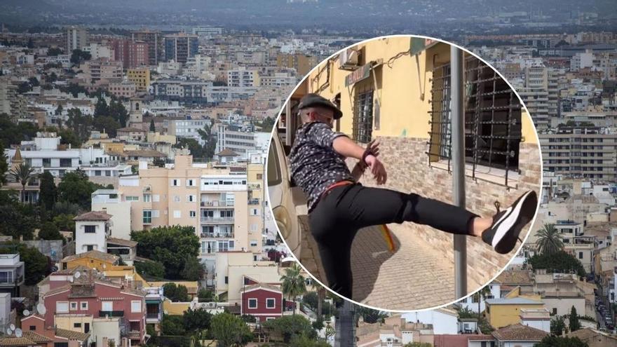 El "karateka de la Soledad" conquista las redes con sus movimientos junto a una señal de tráfico