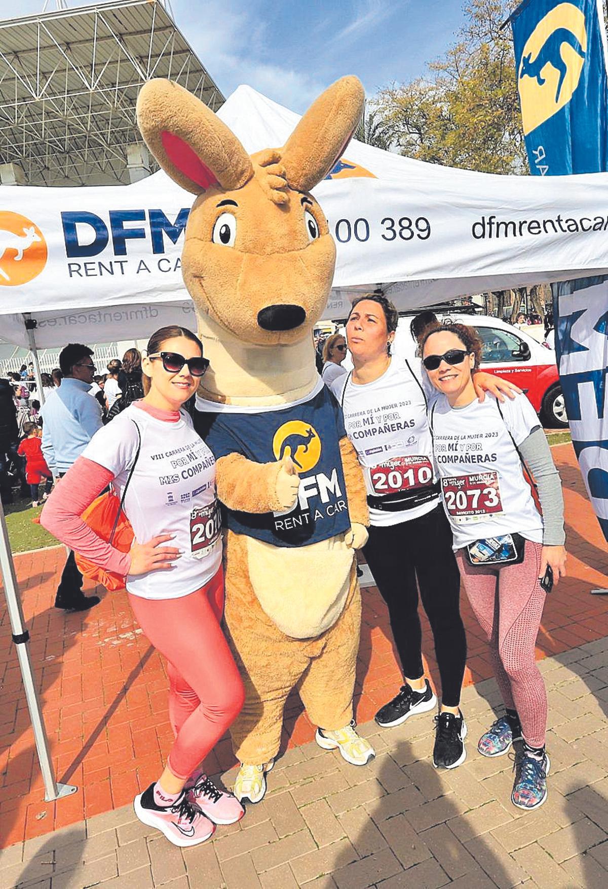 La mascota de Disfrimur en la carrera.