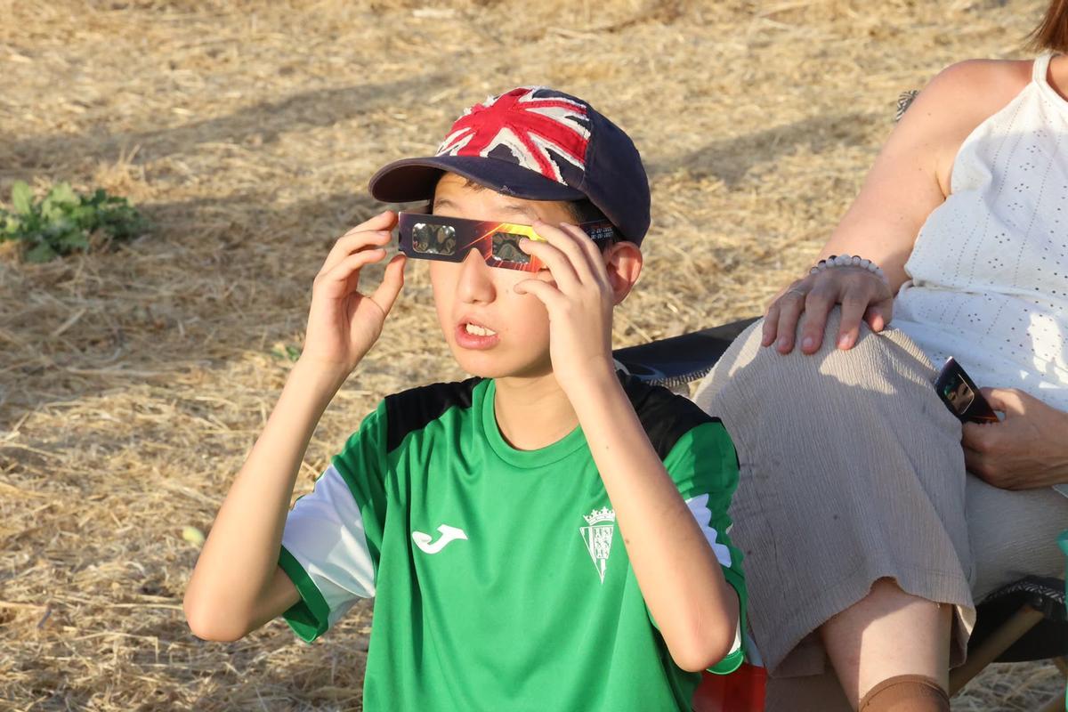El eclipse solar deja imágenes únicas desde el enclave arqueológico de Ategua en Córdoba El eclipse solar deja imágenes únicas desde el enclave arqueológico de Ategua en Córdoba