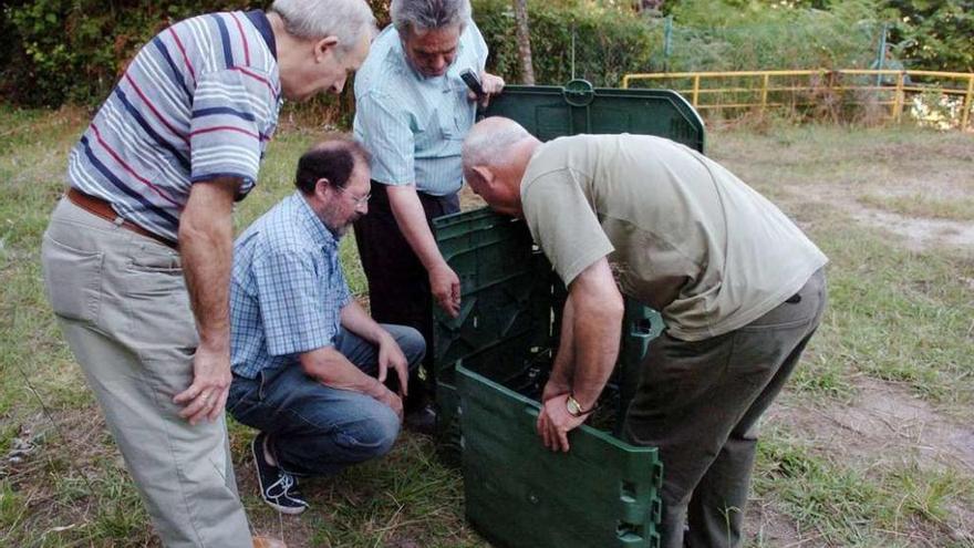 El montaje de un colector de compost individual. // Gustavo Santos