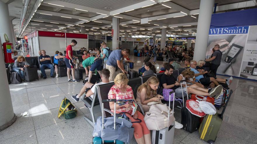 Retrasos generalizados de casi una hora en el aeropuerto de Palma por la DANA