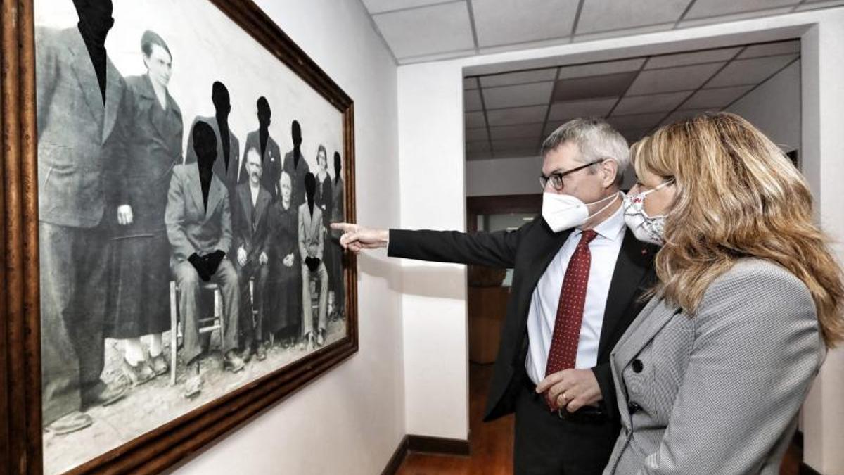 La vicepresidenta segunda del Gobierno y ministra de Trabajo y Economía Social, Yolanda Díaz, se reúne con el secretario general del mayor sindicato italiano, Confederazione Italiana del Lavoro (CGIL), Maurizio Landini (i), en Roma, este 27 de octubre de 2021.