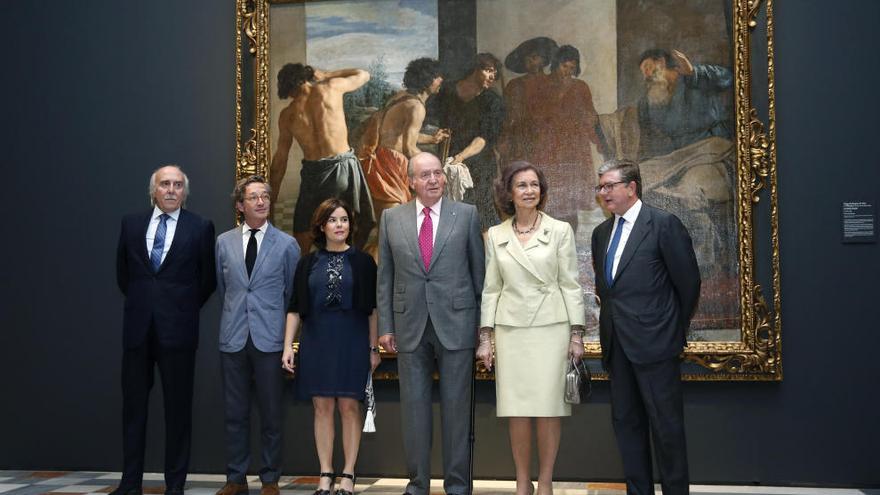 Don Juan Carlos y doña Sofía posando ante los medios.