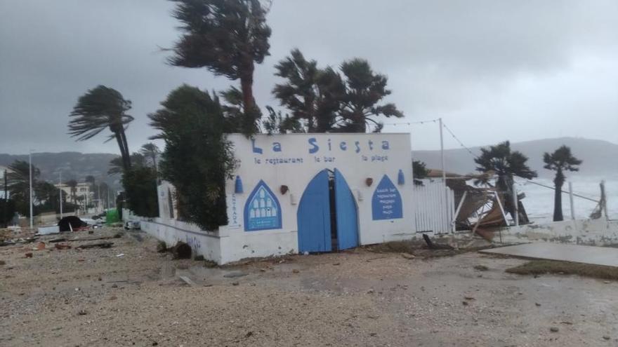 El temporal arrasa los locales de ocio de Xàbia