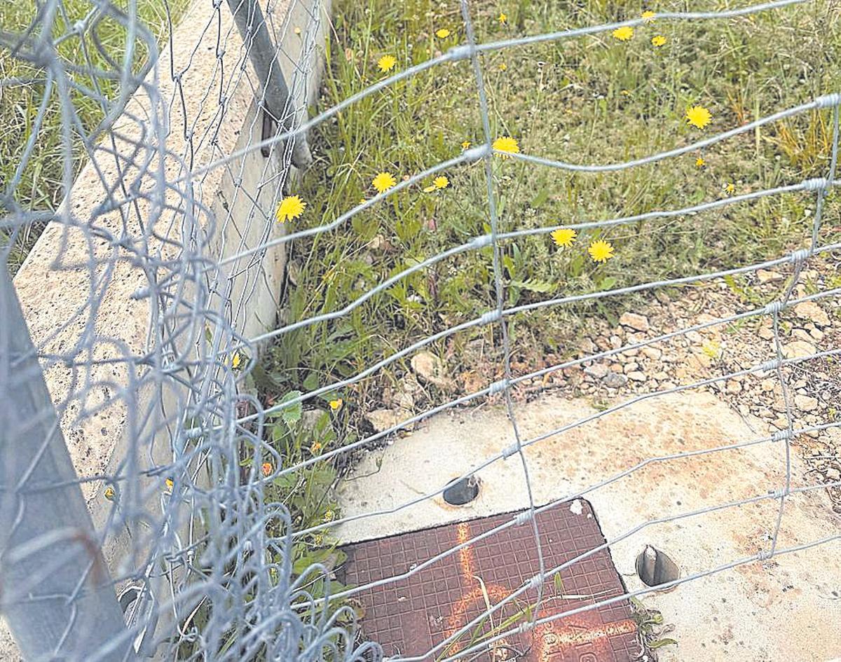 La canalización ha quedado sin acceso posible tras un vallado