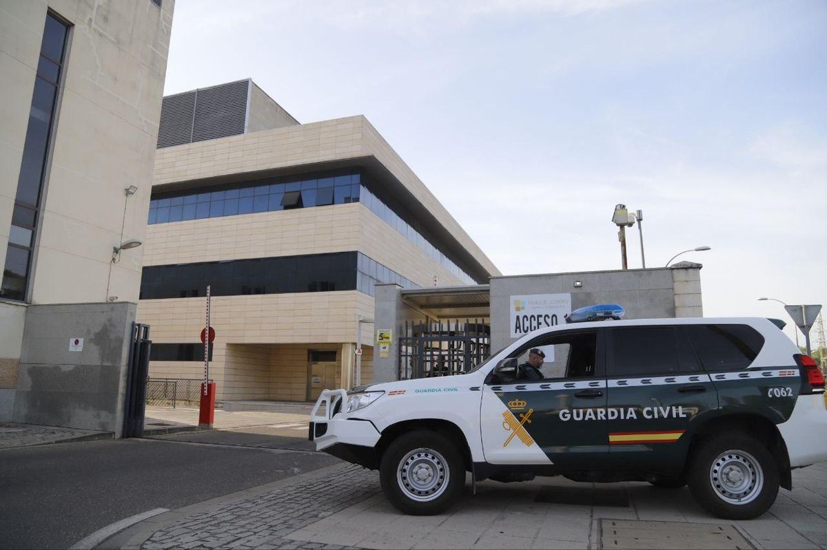 Un vehículo de la Guardia Civil, este miércoles en el Parque Joyero.