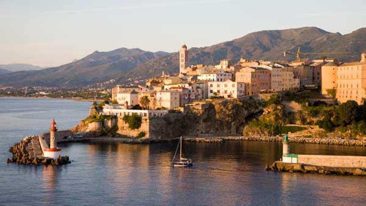 Bastia es una preciosa ciudad barroca en la punta norte de la isla.