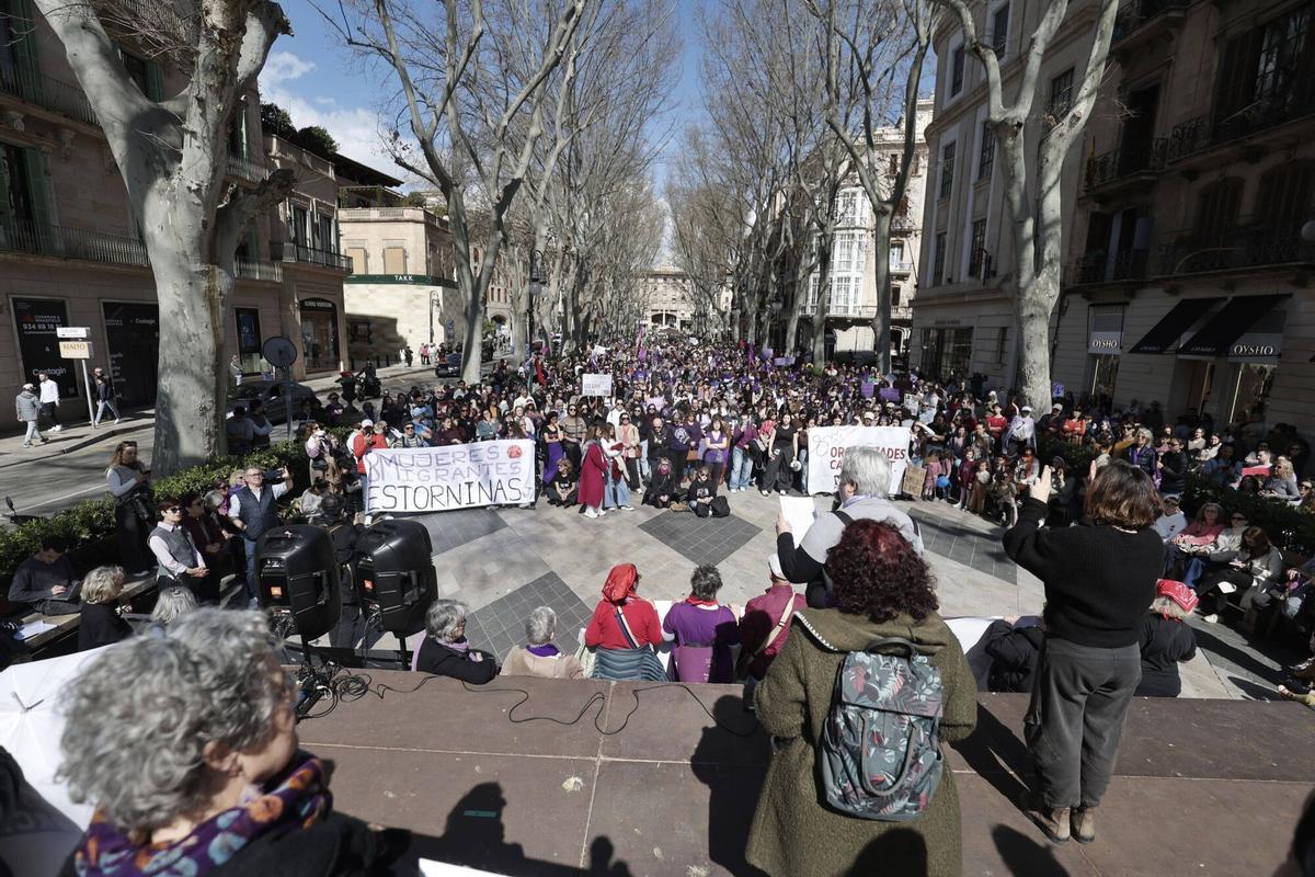 FOTOS | 2.000 personas en la manifestación del 8M en Mallorca