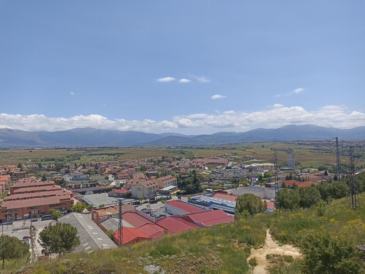 Vista del barrio de El Sotillo, desde el altozano del casco antiguo de La Lastrilla.