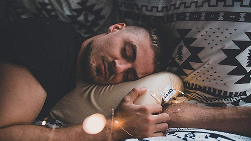Si eres de las que les gusta hacer la cucharita NECESITAS esta almohada Woman